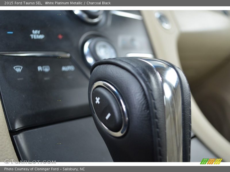 White Platinum Metallic / Charcoal Black 2015 Ford Taurus SEL