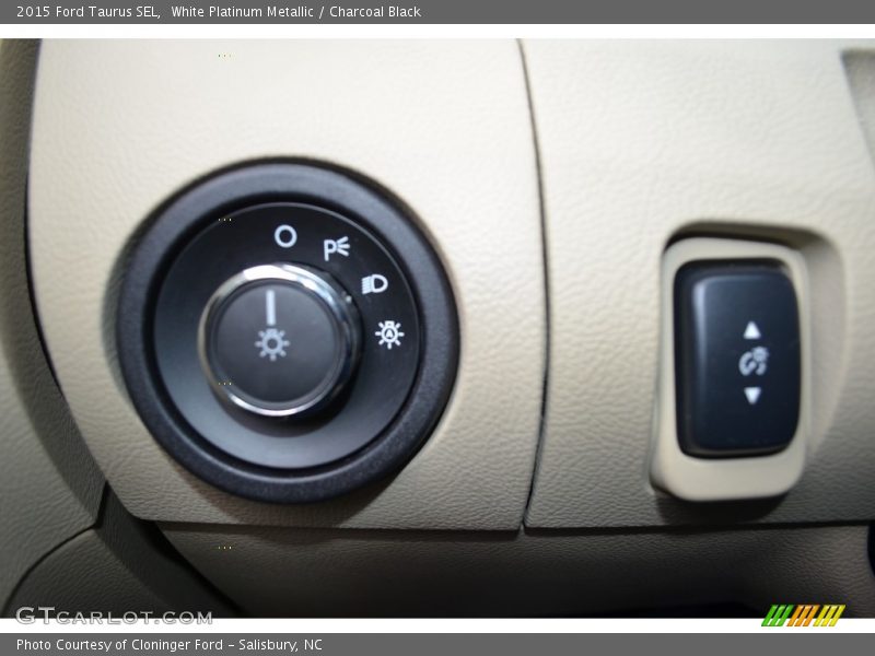 White Platinum Metallic / Charcoal Black 2015 Ford Taurus SEL
