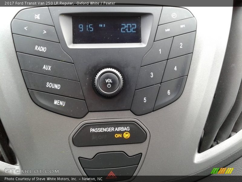 Controls of 2017 Transit Van 250 LR Regular