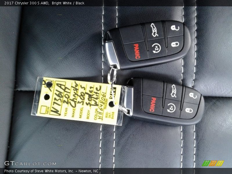 Bright White / Black 2017 Chrysler 300 S AWD