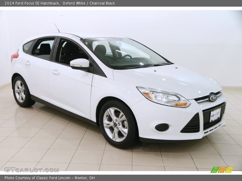 Oxford White / Charcoal Black 2014 Ford Focus SE Hatchback