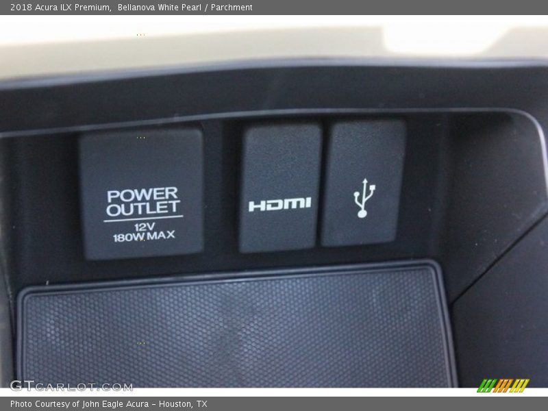 Bellanova White Pearl / Parchment 2018 Acura ILX Premium
