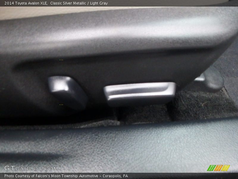 Classic Silver Metallic / Light Gray 2014 Toyota Avalon XLE