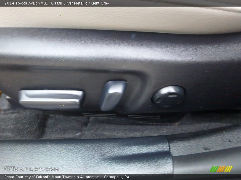 Classic Silver Metallic / Light Gray 2014 Toyota Avalon XLE