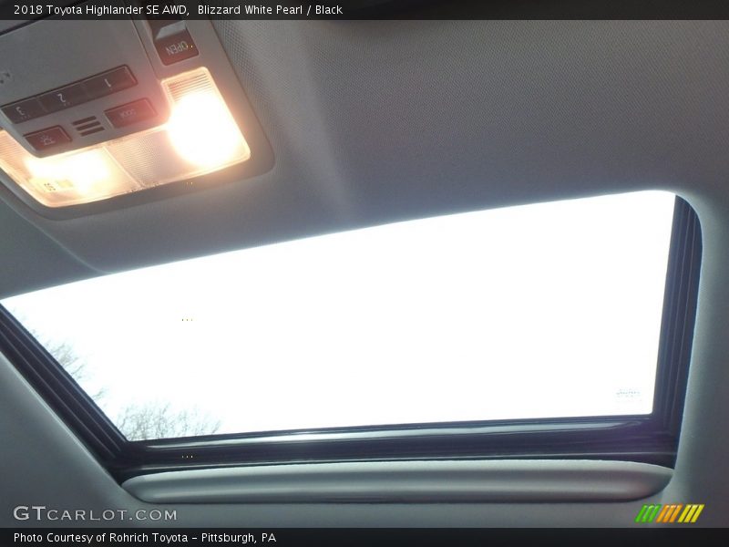 Blizzard White Pearl / Black 2018 Toyota Highlander SE AWD