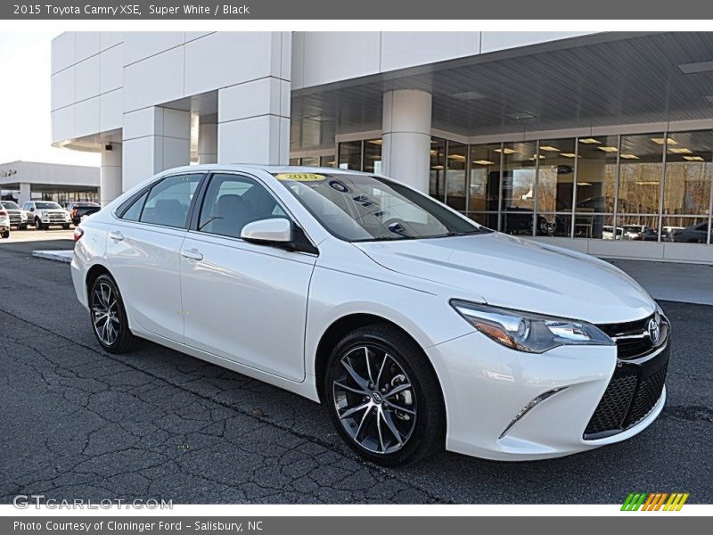Super White / Black 2015 Toyota Camry XSE