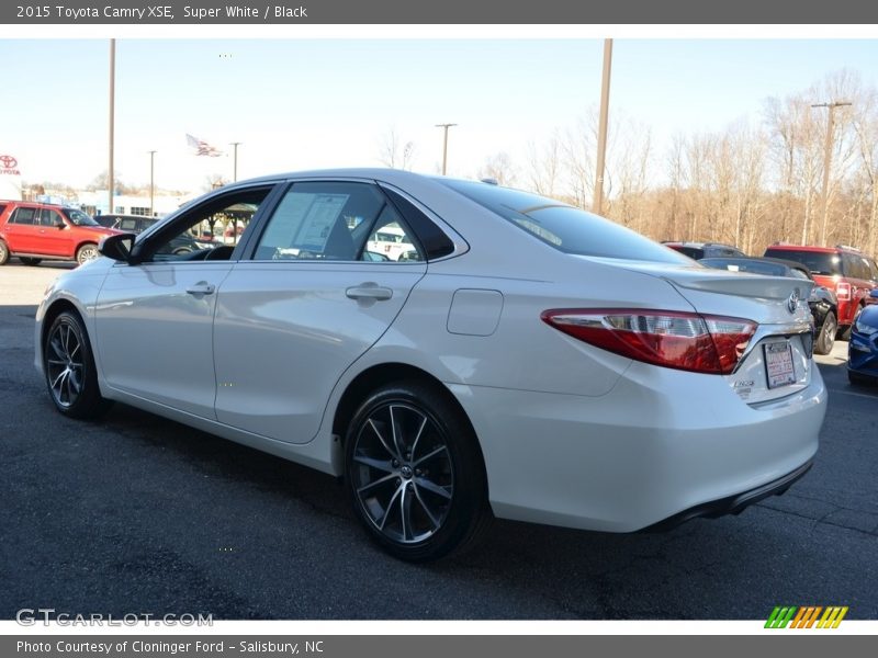 Super White / Black 2015 Toyota Camry XSE
