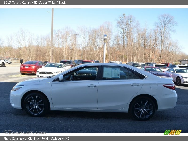 Super White / Black 2015 Toyota Camry XSE