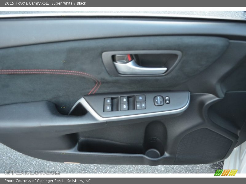 Super White / Black 2015 Toyota Camry XSE