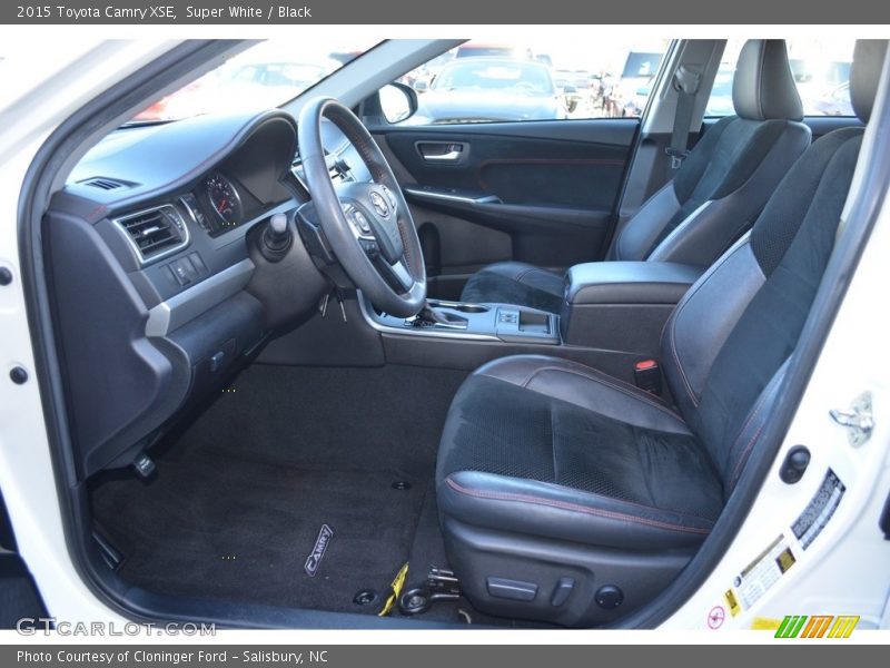 Super White / Black 2015 Toyota Camry XSE