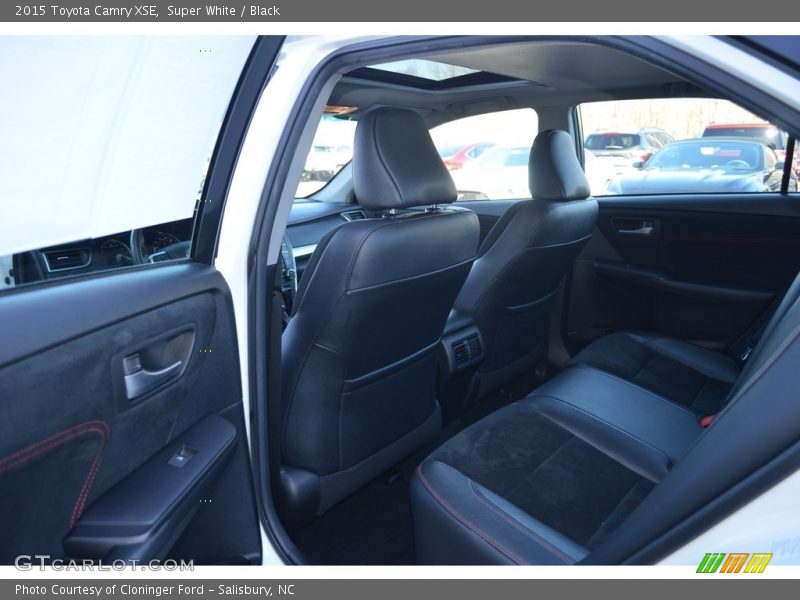 Super White / Black 2015 Toyota Camry XSE