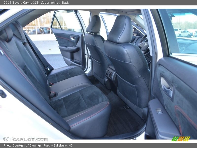 Super White / Black 2015 Toyota Camry XSE