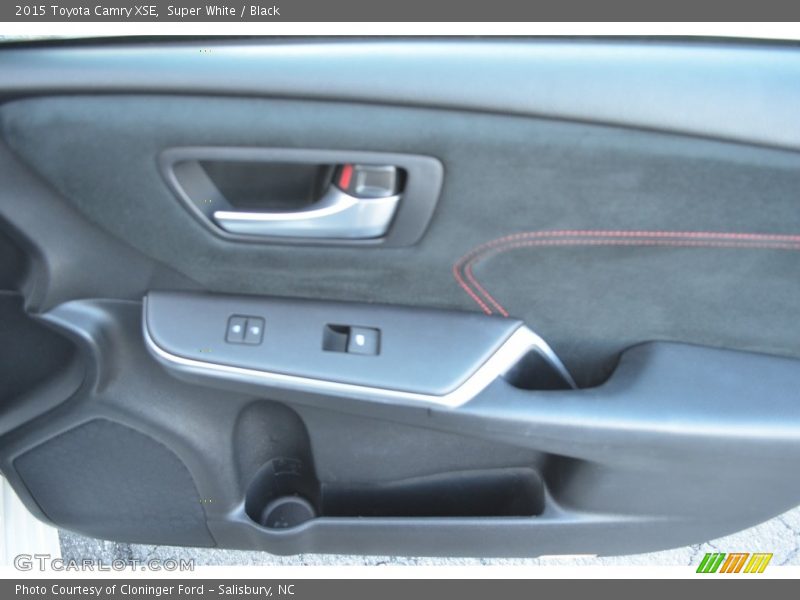 Super White / Black 2015 Toyota Camry XSE