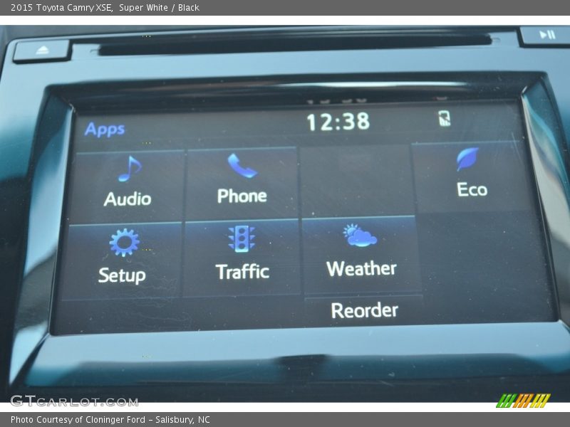 Super White / Black 2015 Toyota Camry XSE