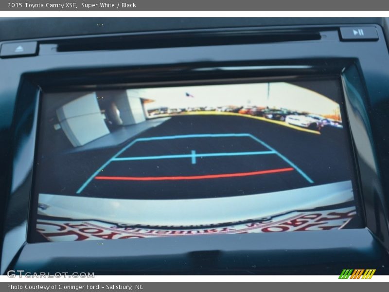 Super White / Black 2015 Toyota Camry XSE