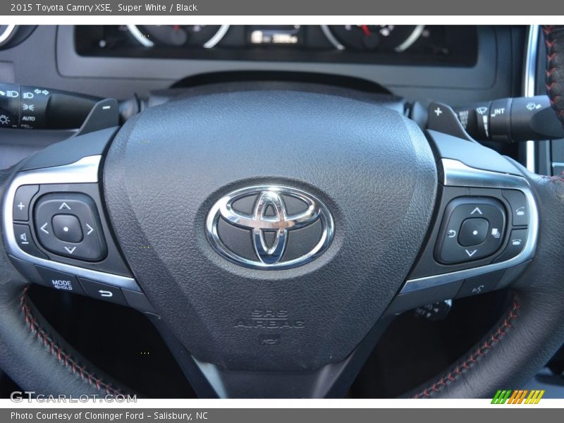 Super White / Black 2015 Toyota Camry XSE