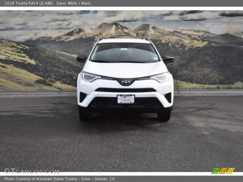 Super White / Black 2018 Toyota RAV4 LE AWD