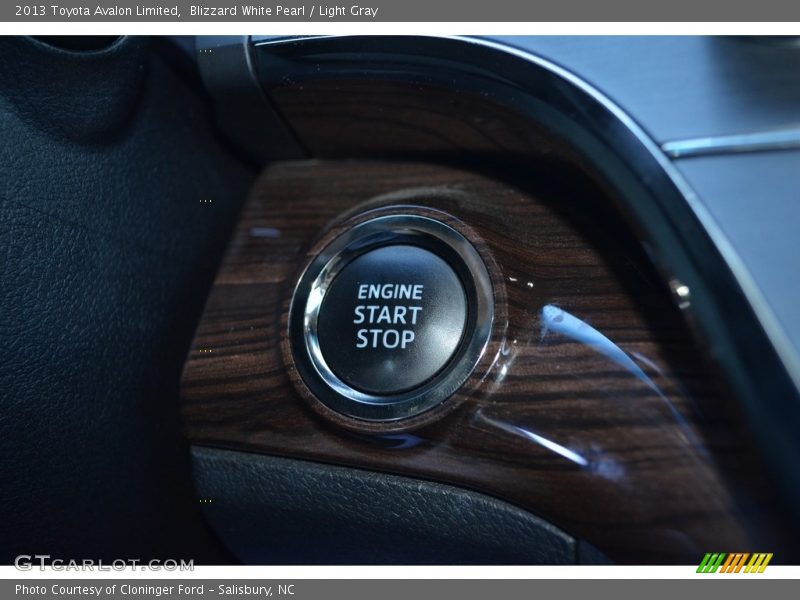 Blizzard White Pearl / Light Gray 2013 Toyota Avalon Limited
