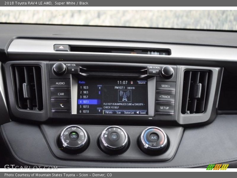 Super White / Black 2018 Toyota RAV4 LE AWD