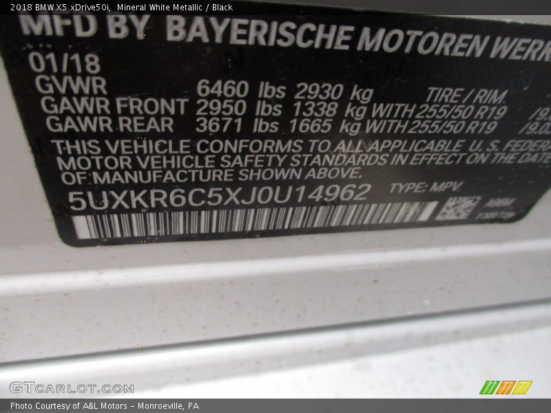 Mineral White Metallic / Black 2018 BMW X5 xDrive50i