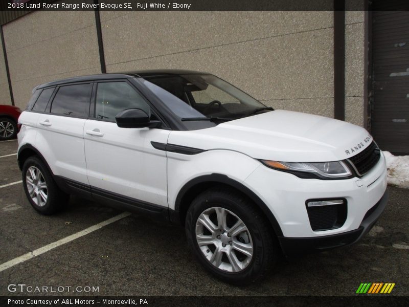 Front 3/4 View of 2018 Range Rover Evoque SE
