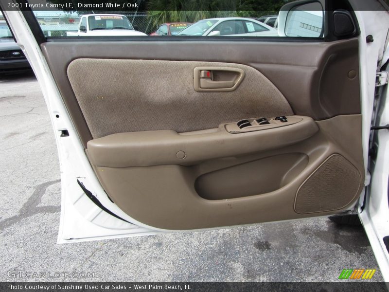 Diamond White / Oak 2001 Toyota Camry LE