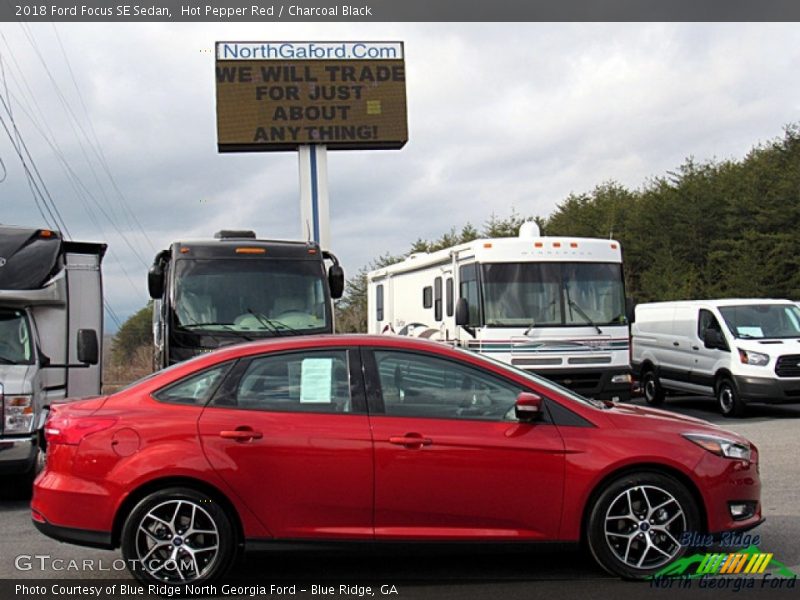Hot Pepper Red / Charcoal Black 2018 Ford Focus SE Sedan