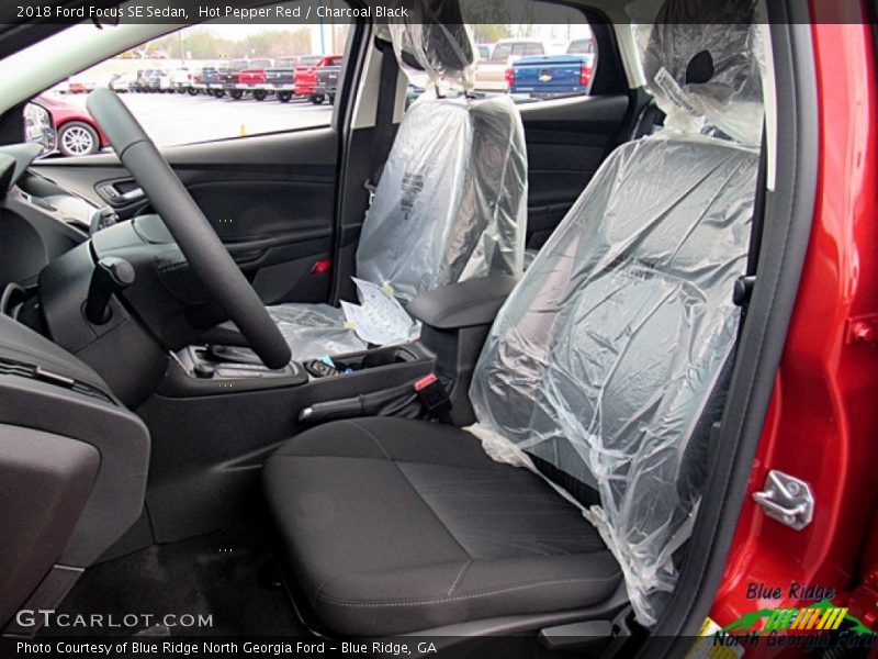 Hot Pepper Red / Charcoal Black 2018 Ford Focus SE Sedan