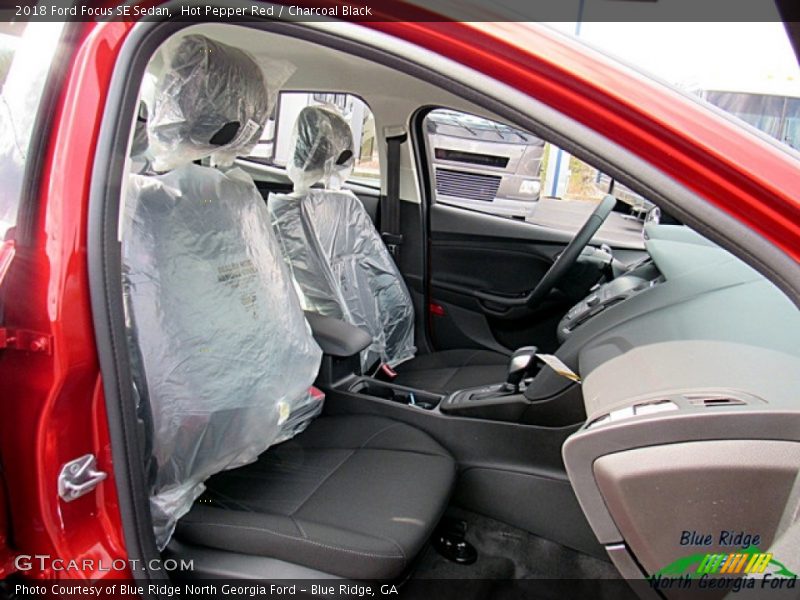 Hot Pepper Red / Charcoal Black 2018 Ford Focus SE Sedan