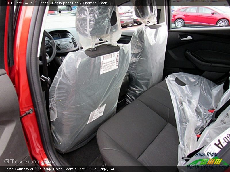 Hot Pepper Red / Charcoal Black 2018 Ford Focus SE Sedan