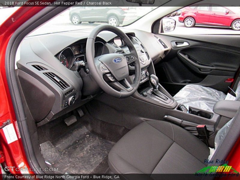 Hot Pepper Red / Charcoal Black 2018 Ford Focus SE Sedan