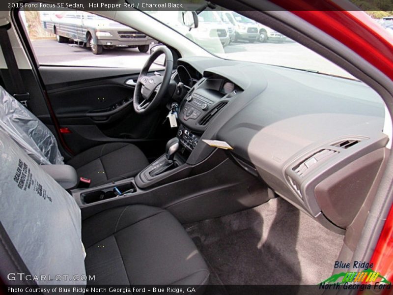 Hot Pepper Red / Charcoal Black 2018 Ford Focus SE Sedan