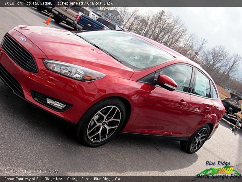 Hot Pepper Red / Charcoal Black 2018 Ford Focus SE Sedan