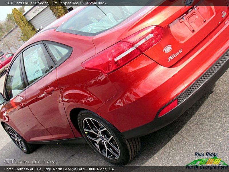 Hot Pepper Red / Charcoal Black 2018 Ford Focus SE Sedan