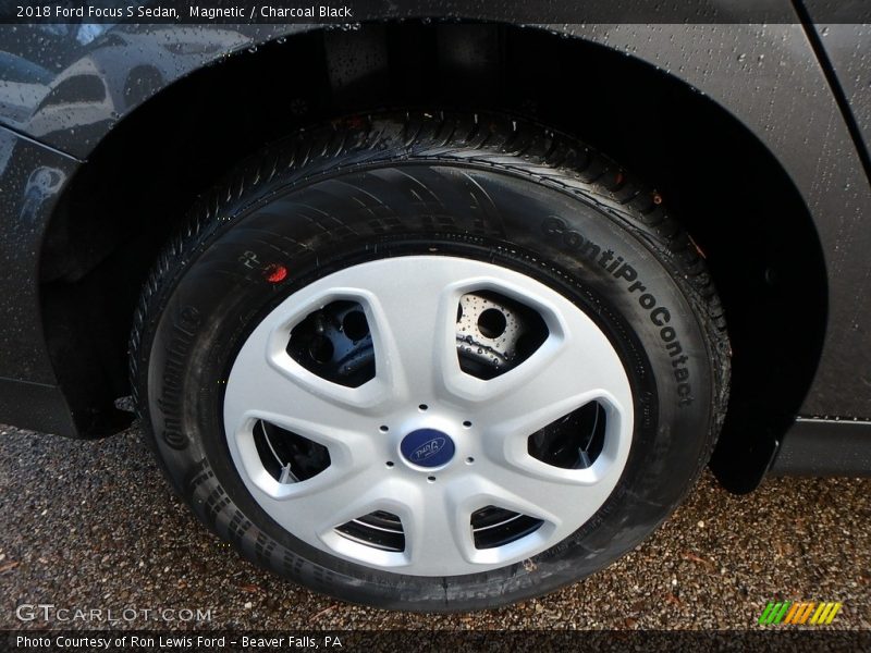 Magnetic / Charcoal Black 2018 Ford Focus S Sedan