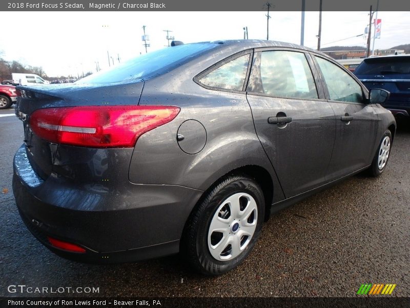 Magnetic / Charcoal Black 2018 Ford Focus S Sedan