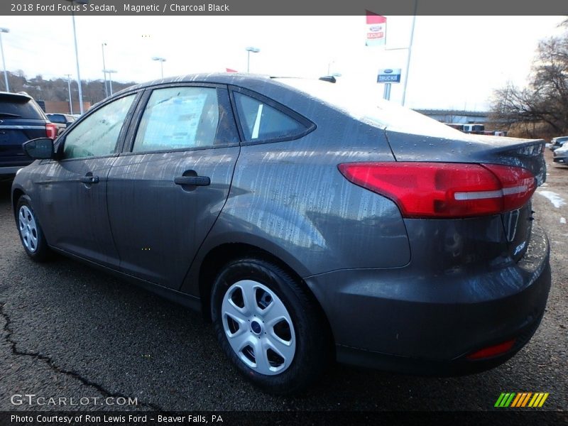 Magnetic / Charcoal Black 2018 Ford Focus S Sedan