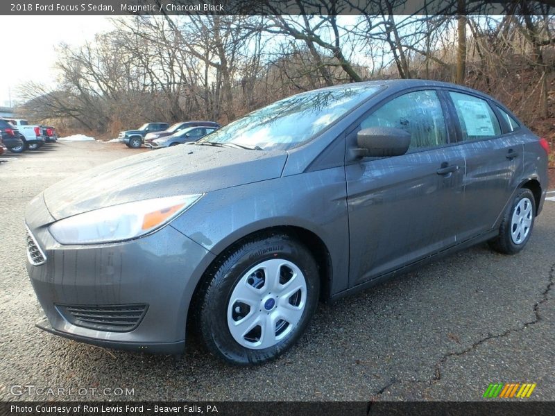 Magnetic / Charcoal Black 2018 Ford Focus S Sedan