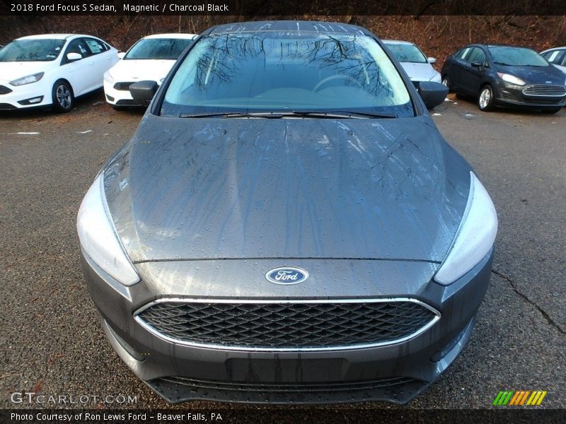 Magnetic / Charcoal Black 2018 Ford Focus S Sedan