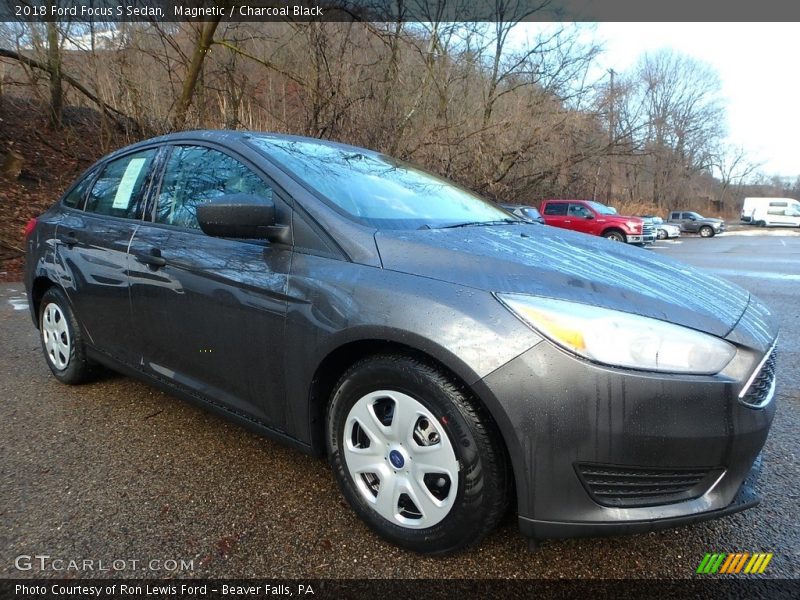 Magnetic / Charcoal Black 2018 Ford Focus S Sedan