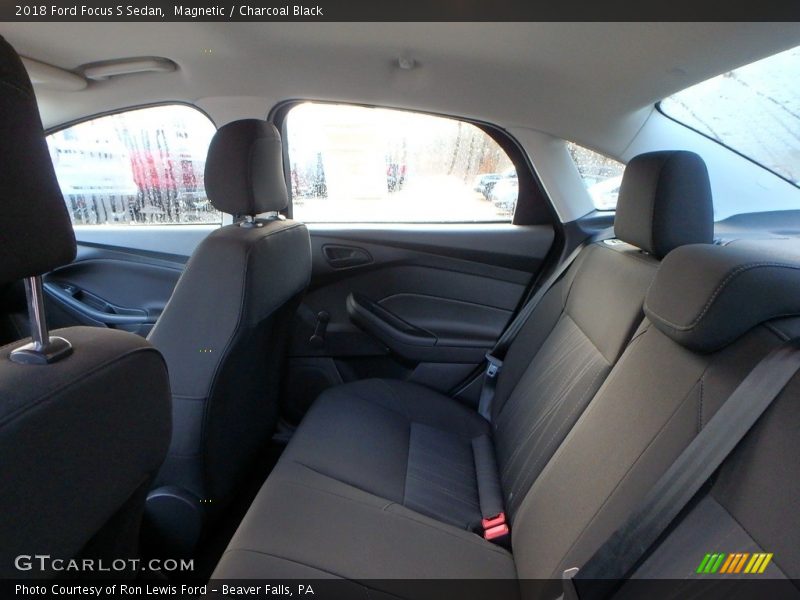 Magnetic / Charcoal Black 2018 Ford Focus S Sedan
