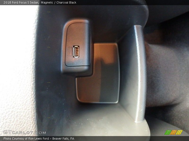 Magnetic / Charcoal Black 2018 Ford Focus S Sedan