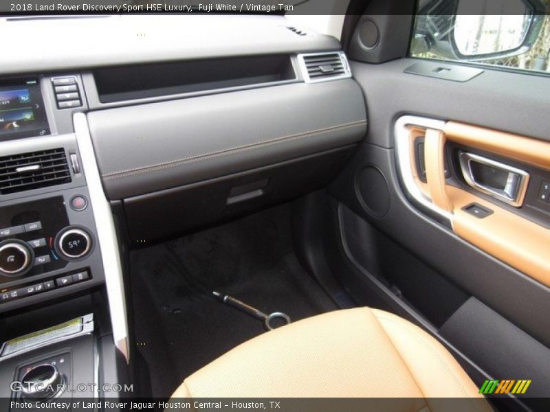Fuji White / Vintage Tan 2018 Land Rover Discovery Sport HSE Luxury