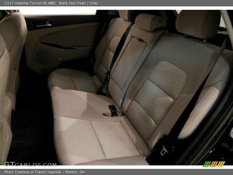 Black Noir Pearl / Gray 2017 Hyundai Tucson SE AWD