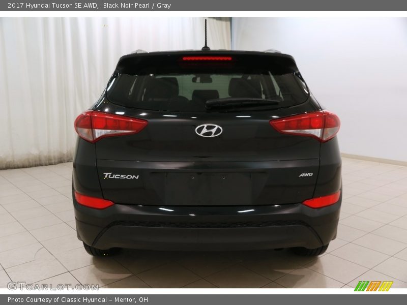 Black Noir Pearl / Gray 2017 Hyundai Tucson SE AWD