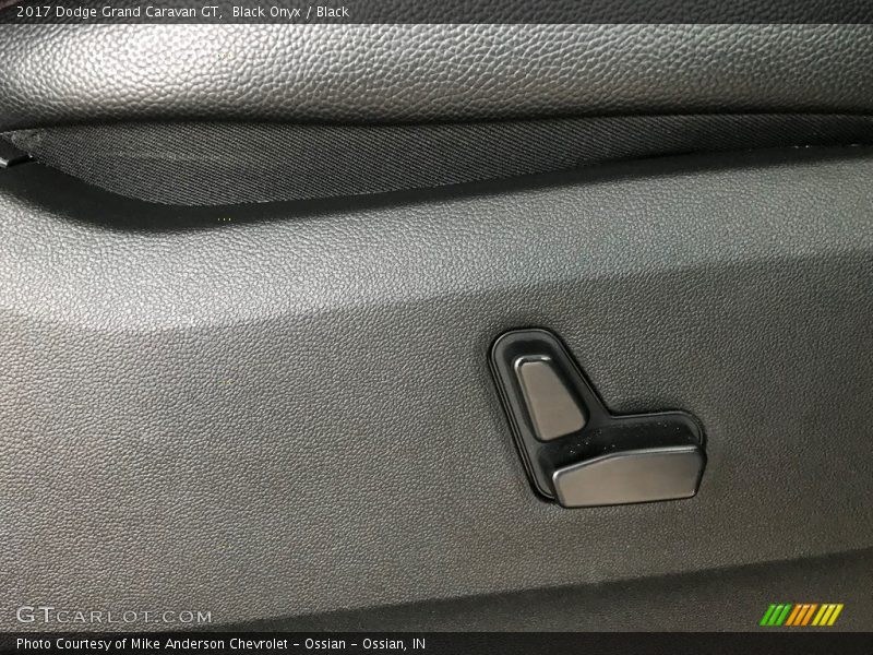 Black Onyx / Black 2017 Dodge Grand Caravan GT