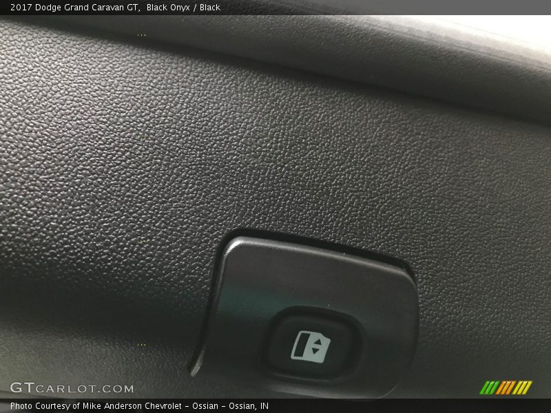 Black Onyx / Black 2017 Dodge Grand Caravan GT