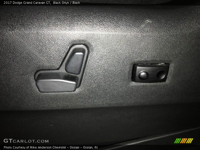 Black Onyx / Black 2017 Dodge Grand Caravan GT