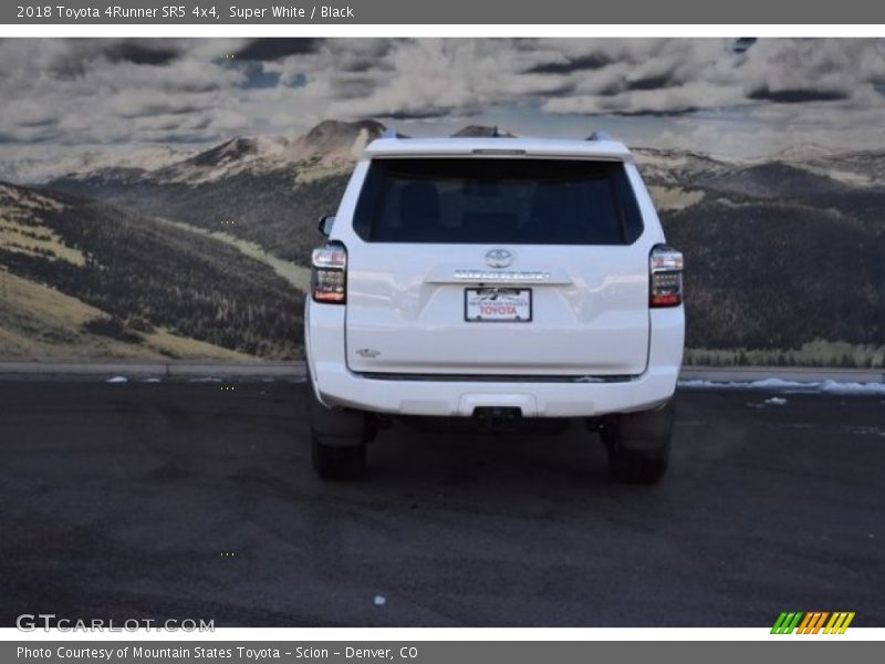 Super White / Black 2018 Toyota 4Runner SR5 4x4
