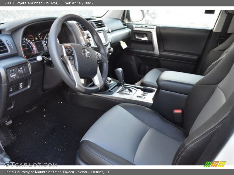 Super White / Black 2018 Toyota 4Runner SR5 4x4
